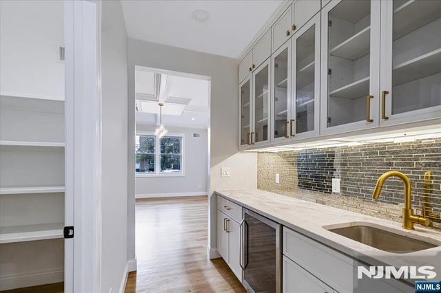578 Pine Avenue, Saddle Brook, NJ 07663