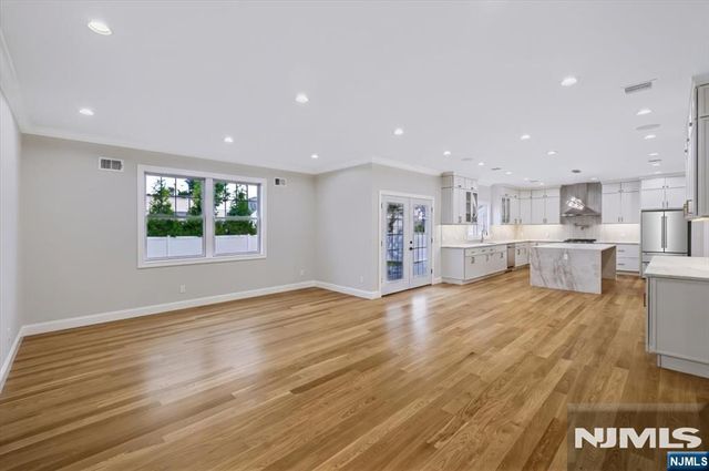 578 Pine Avenue, Saddle Brook, NJ 07663
