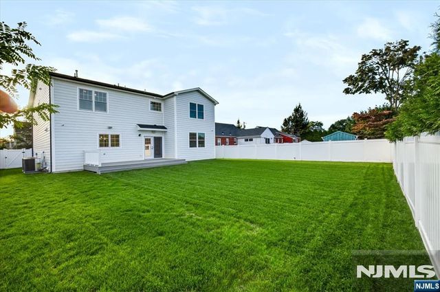 578 Pine Avenue, Saddle Brook, NJ 07663