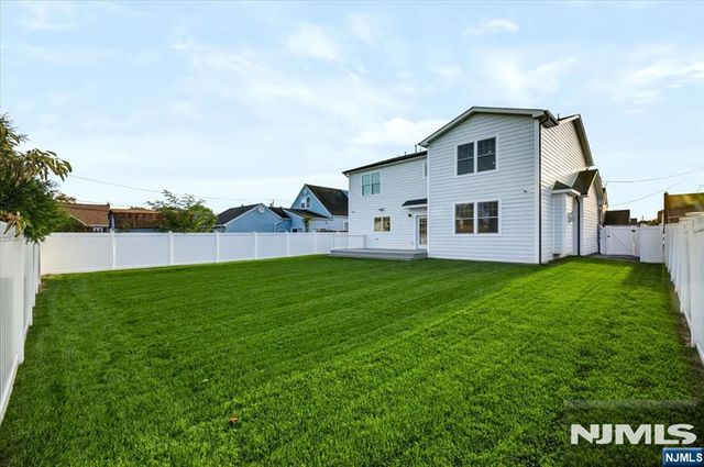 578 Pine Avenue, Saddle Brook, NJ 07663