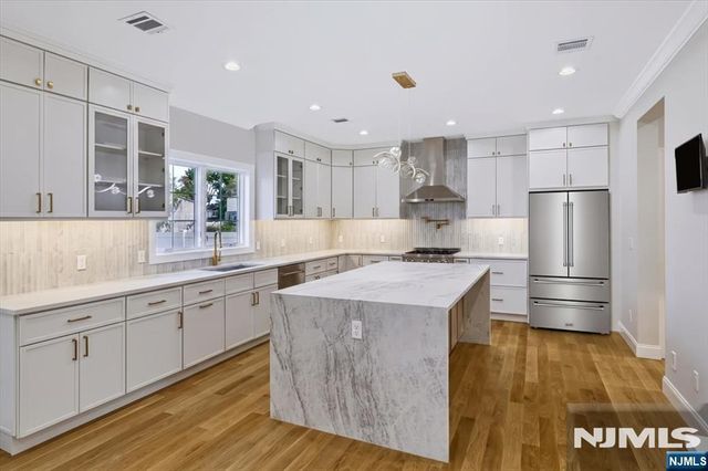 578 Pine Avenue, Saddle Brook, NJ 07663