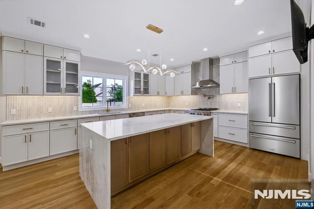 578 Pine Avenue, Saddle Brook, NJ 07663