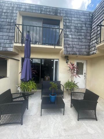 47 Lake Arbor Drive, Palm Springs, FL 33461