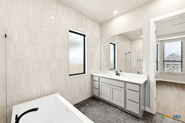 333 Tumbling Creek Run, Kyle, TX 78640