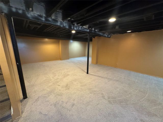 28330 Lahser Rd Road, Southfield, MI 48034