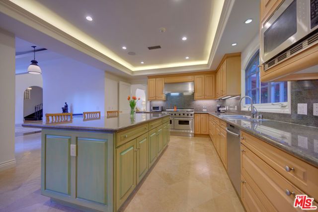 616 N Maple Drive, Beverly Hills, CA 90210