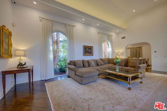 616 N Maple Drive, Beverly Hills, CA 90210