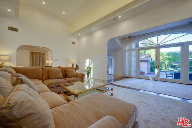 616 N Maple Drive, Beverly Hills, CA 90210