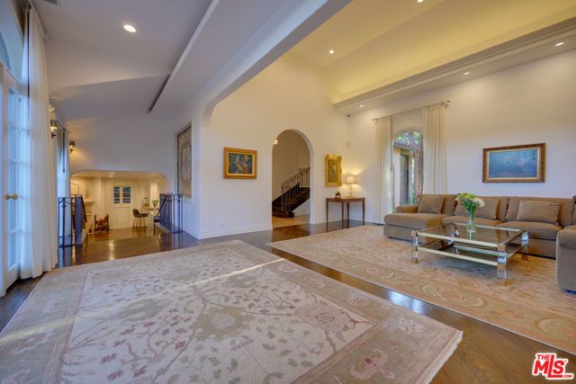 616 N Maple Drive, Beverly Hills, CA 90210
