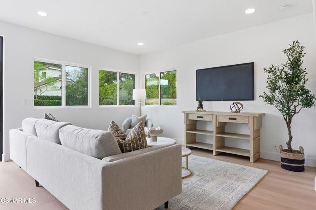 5733 Carell Avenue, Agoura Hills, CA 91301