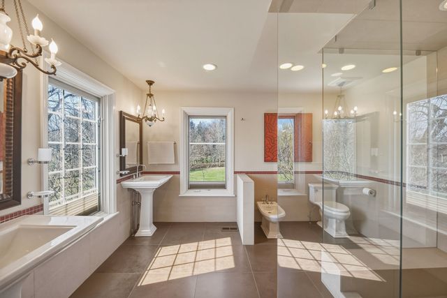 568 Plymouth Drive, Inverness, IL 60067