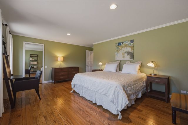 568 Plymouth Drive, Inverness, IL 60067