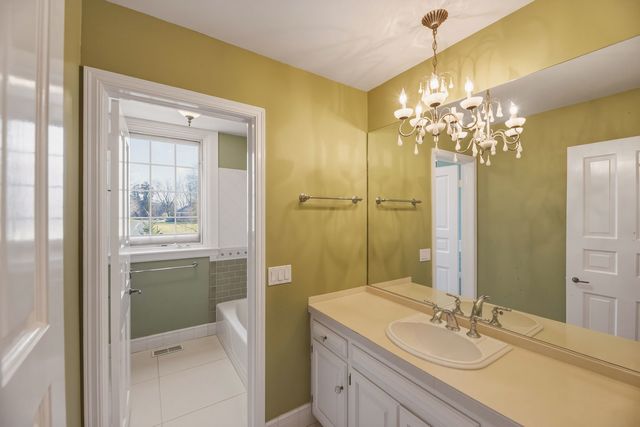 568 Plymouth Drive, Inverness, IL 60067