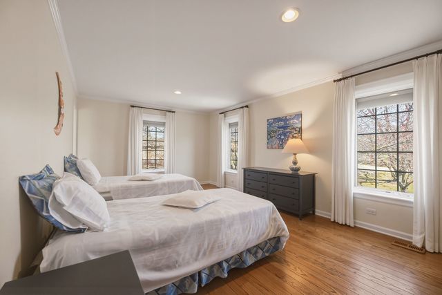 568 Plymouth Drive, Inverness, IL 60067