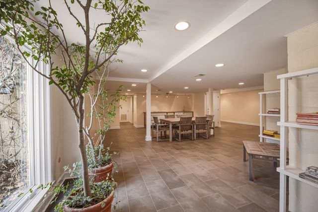 568 Plymouth Drive, Inverness, IL 60067