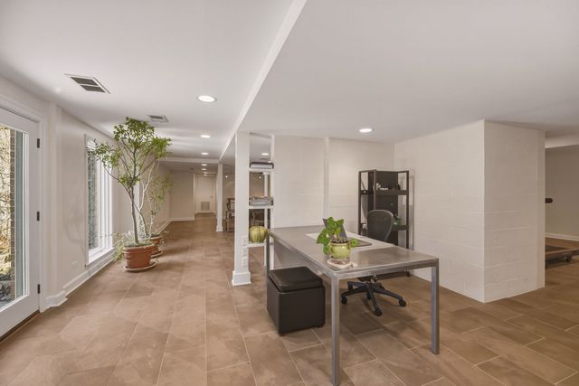 568 Plymouth Drive, Inverness, IL 60067