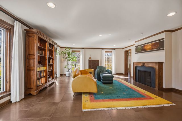 568 Plymouth Drive, Inverness, IL 60067