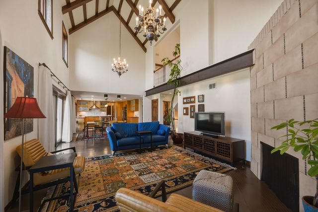 568 Plymouth Drive, Inverness, IL 60067