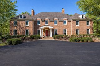 568 Plymouth Drive, Inverness, IL 60067