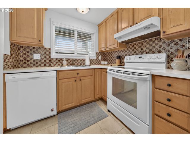 1500 NORKENZIE Rd, Eugene, OR 97401