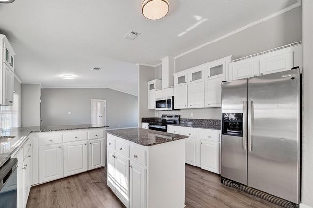 8907 County Road 511, Rosharon, TX 77583