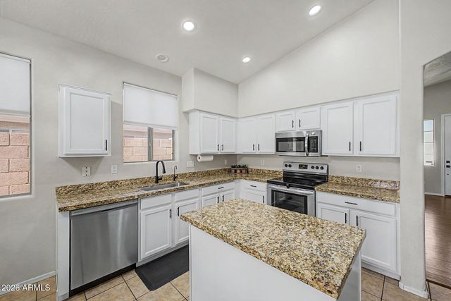 18183 W DESERT BLOSSOM Drive, Goodyear, AZ 85338