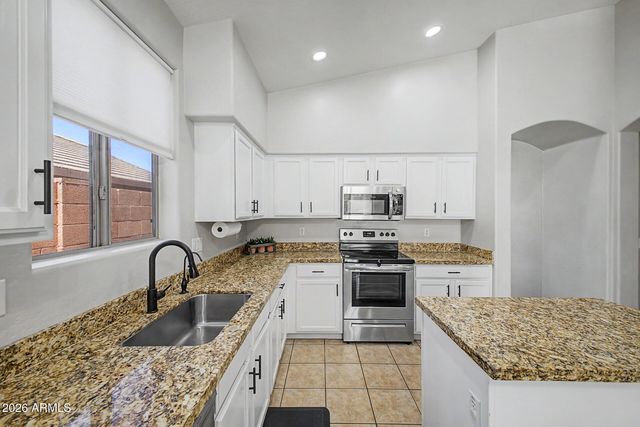 18183 W DESERT BLOSSOM Drive, Goodyear, AZ 85338