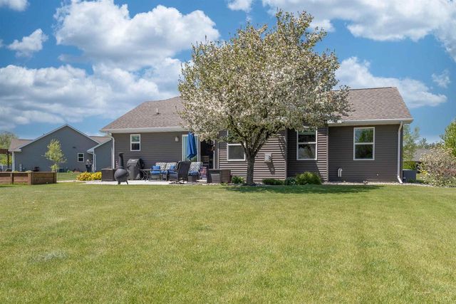 1104 CHARLENE AVENUE, Omro, WI 54963