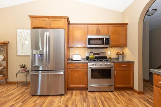 1104 CHARLENE AVENUE, Omro, WI 54963