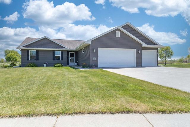 1104 CHARLENE AVENUE, Omro, WI 54963