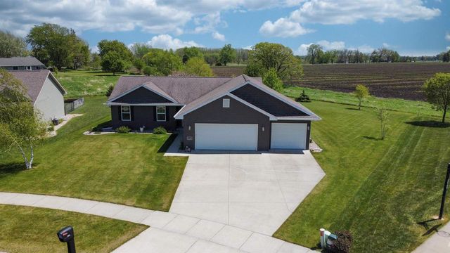 1104 CHARLENE AVENUE, Omro, WI 54963