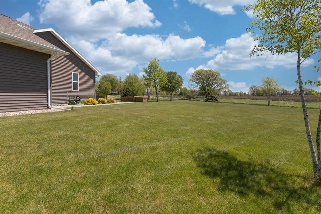 1104 CHARLENE AVENUE, Omro, WI 54963