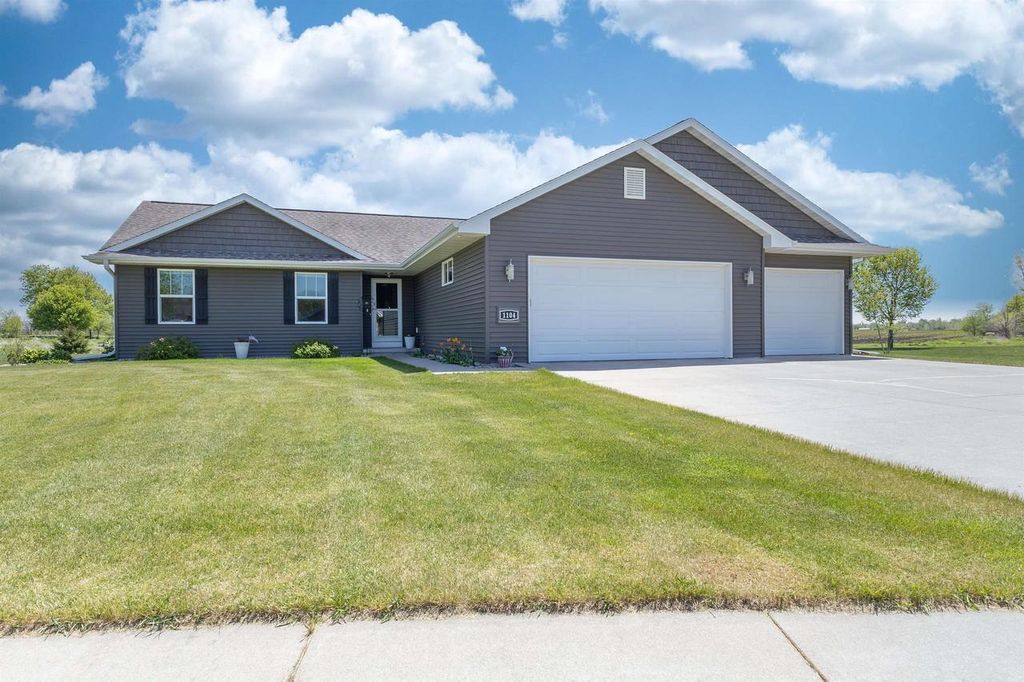 1104 CHARLENE AVENUE, Omro, WI 54963