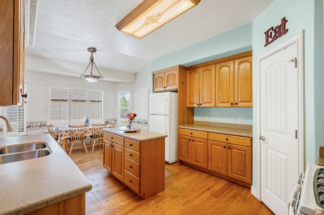 12384 S OVERLOOK RIDGE CT, Riverton, UT 84065