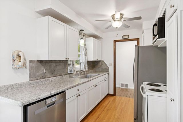 1410 Hillsboro Avenue S, Saint Louis Park, MN 55426