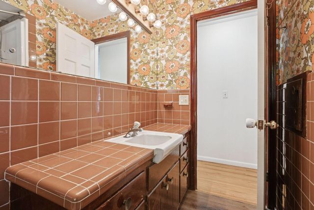 1410 Hillsboro Avenue S, Saint Louis Park, MN 55426