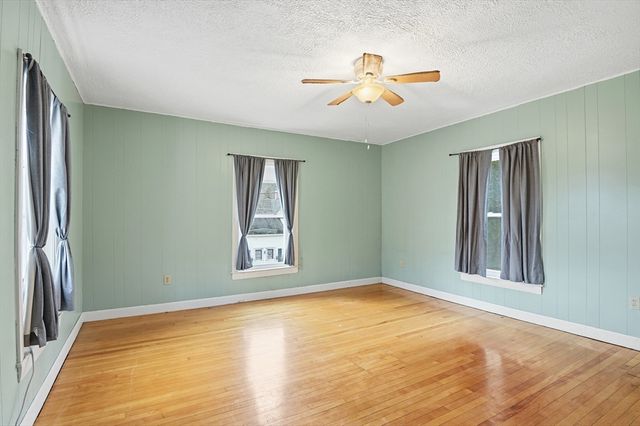 21 Whitman St, Leominster, MA 01453