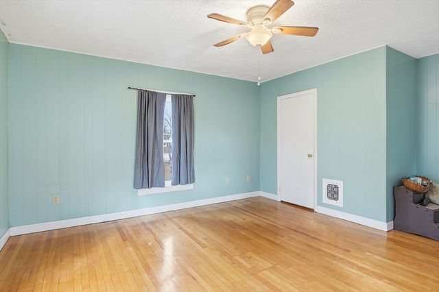 21 Whitman St, Leominster, MA 01453