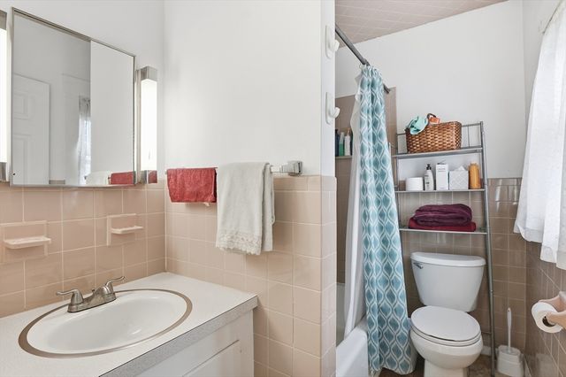 21 Whitman St, Leominster, MA 01453