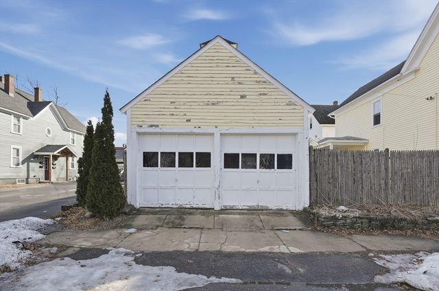 21 Whitman St, Leominster, MA 01453