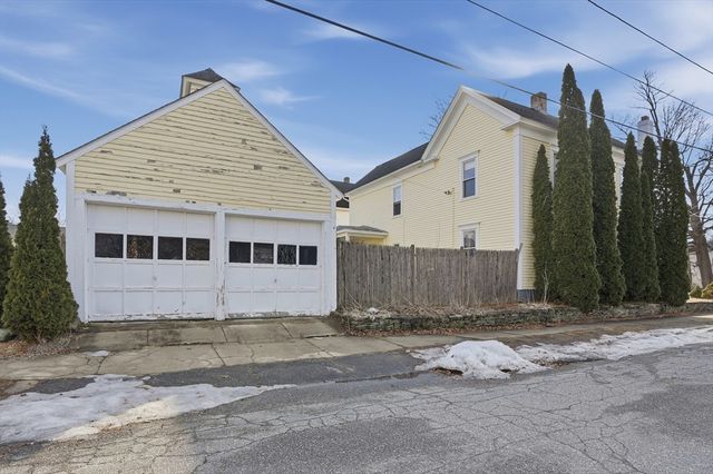 21 Whitman St, Leominster, MA 01453