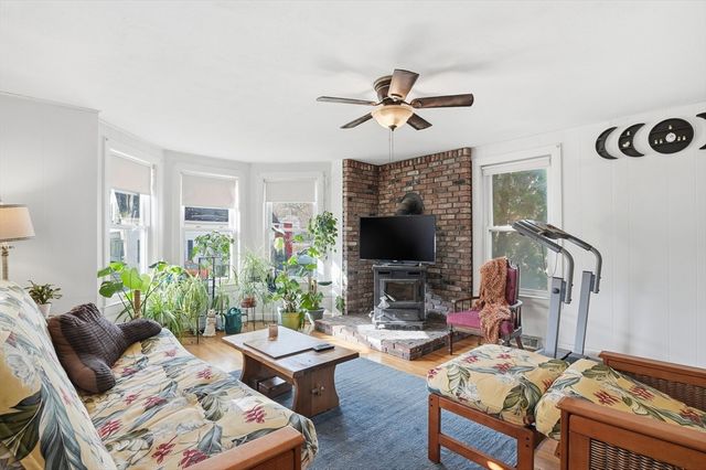 21 Whitman St, Leominster, MA 01453