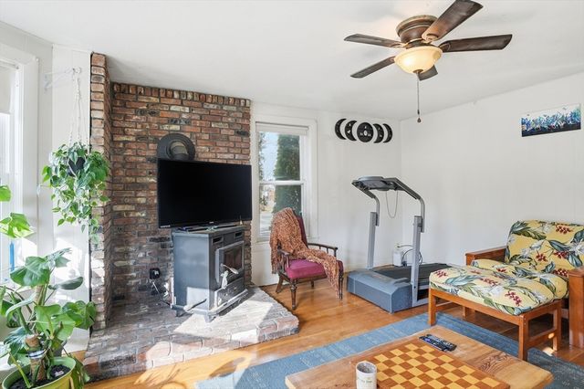 21 Whitman St, Leominster, MA 01453