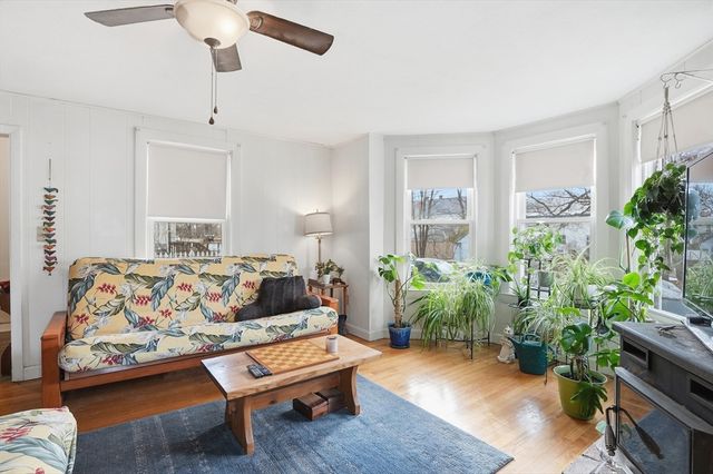 21 Whitman St, Leominster, MA 01453