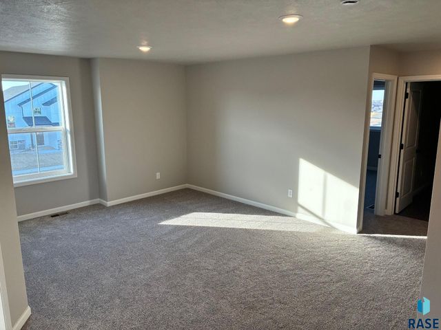 2808 S Copper Creek Ave Avenue, Sioux Falls, SD 57110