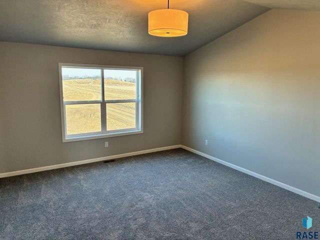 2808 S Copper Creek Ave Avenue, Sioux Falls, SD 57110