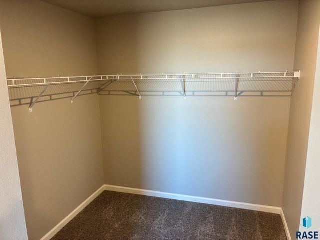 2808 S Copper Creek Ave Avenue, Sioux Falls, SD 57110