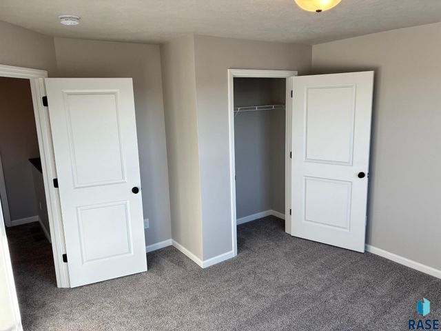 2808 S Copper Creek Ave Avenue, Sioux Falls, SD 57110