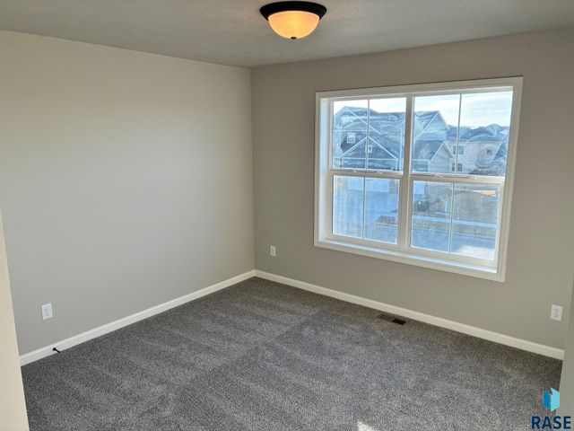 2808 S Copper Creek Ave Avenue, Sioux Falls, SD 57110