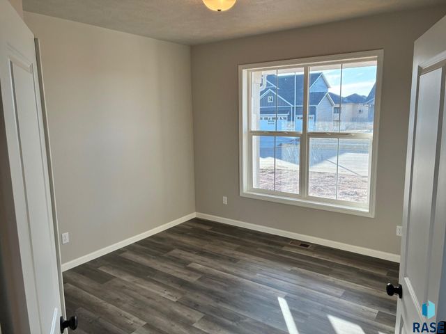 2808 S Copper Creek Ave Avenue, Sioux Falls, SD 57110